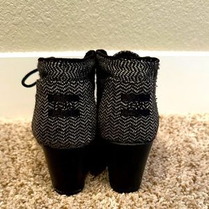 Lightly used Toms booties in size 8